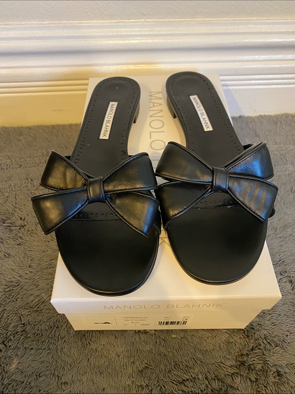 Manolo Blahnik Black Leather Bow Slide Sandals 39.5 like new